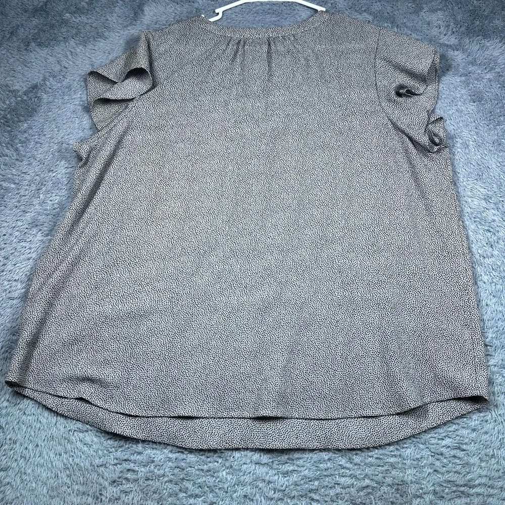 Women's V-Neck Top - polka‎ dot